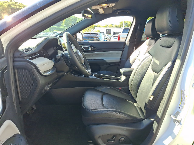 Used 2025 Jeep Compass Limited AWD/4WD image 2