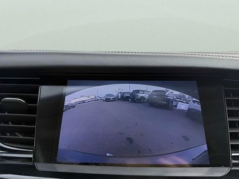 Used 2018 Buick Regal Essence w/ Driver Confidence Package #1 image 15