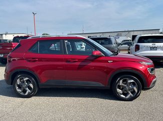 New 2025 Hyundai Venue Limited video 3