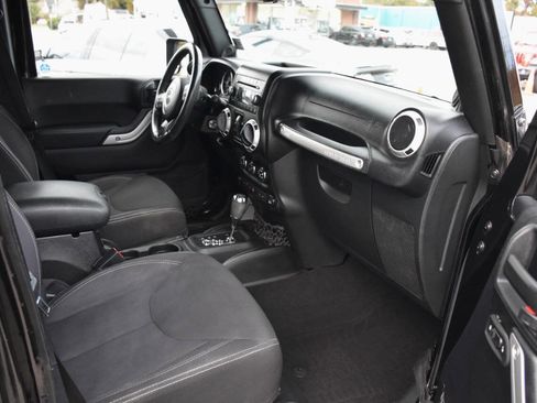 Used 2014 Jeep Wrangler Unlimited Sahara w/ Max Tow Package image 15