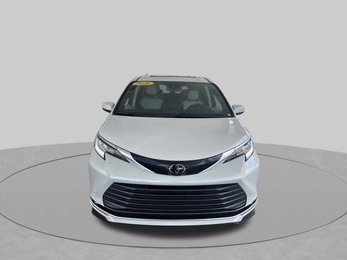 Used 2026 Toyota Sienna Limited FWD image 11