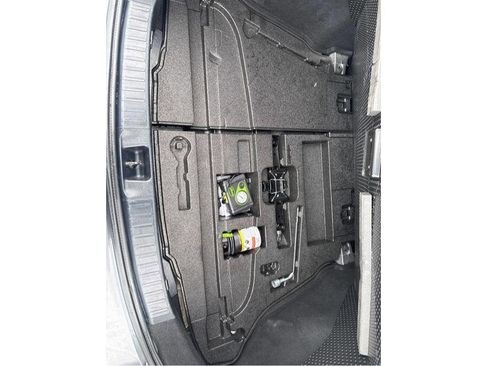 Used 2019 Toyota Prius XLE image 31