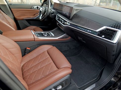 Used 2023 BMW X7 xDrive40i w/ Premium Package image 39