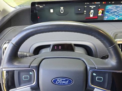Used 2025 Ford Expedition Platinum w/ Driver's Package AWD/4WD image 25