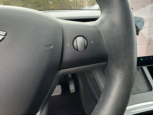 Used 2021 Tesla Model Y Long Range image 27