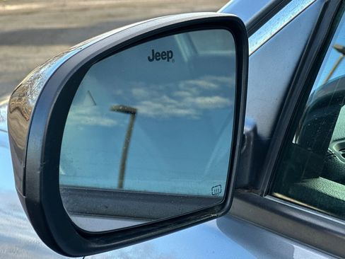 Used 2024 Jeep Compass Latitude image 50