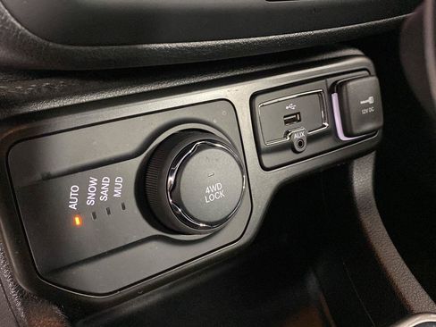 Used 2022 Jeep Renegade Latitude w/ Convenience Group AWD/4WD image 15
