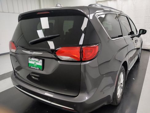 Used 2018 Chrysler Pacifica Touring-L Plus w/ Advanced Safetytec Group FWD image 9