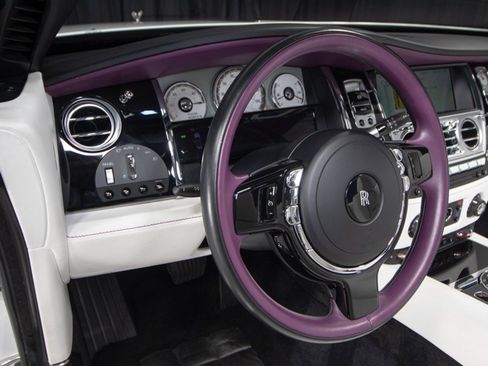 Used 2017 Rolls-Royce Dawn image 26