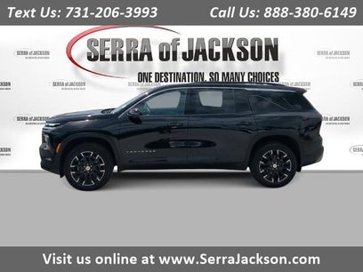 Used 2025 Chevrolet Traverse LT w/ Sun and Wheel Package
