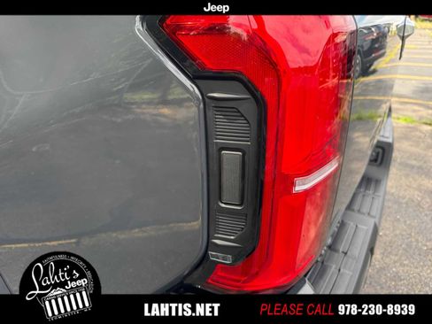 Used 2025 Toyota Tacoma Limited image 31