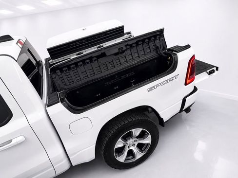 Used 2023 RAM 1500 Laramie AWD/4WD image 10