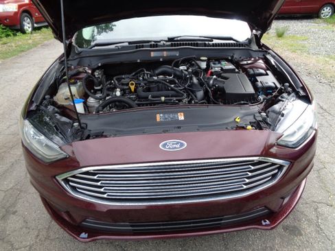 Used 2018 Ford Fusion SE w/ Fusion SE Technology Package image 24