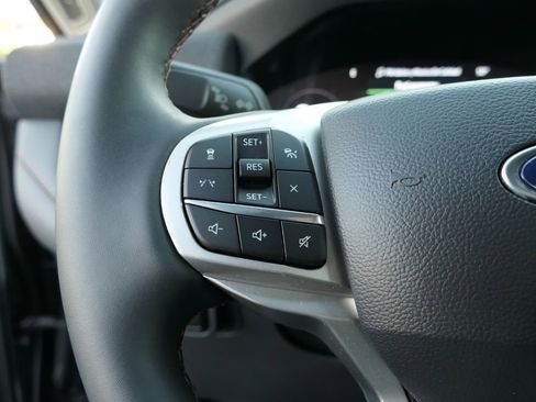 Used 2025 Ford Explorer Active w/ Active Comfort Package image 15