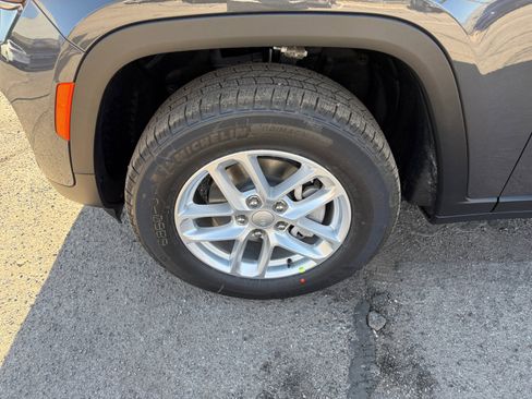New 2025 Jeep Grand Cherokee Laredo X w/ Luxury Tech Group I image 9
