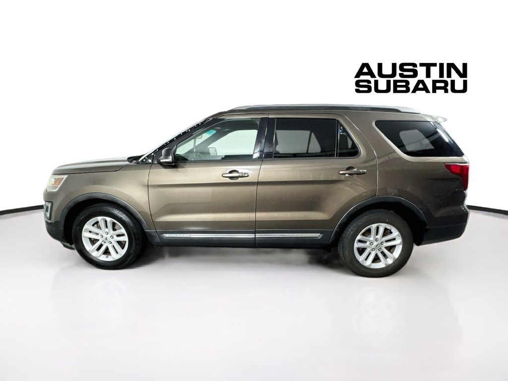 Used 2016 Ford Explorer XLT w/ Equipment Group 202A FWD image 4