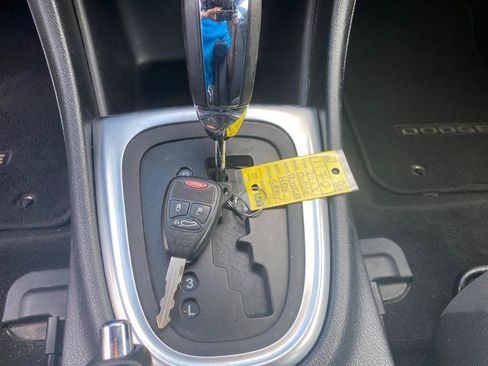 Used 2013 Dodge Avenger SE FWD image 31
