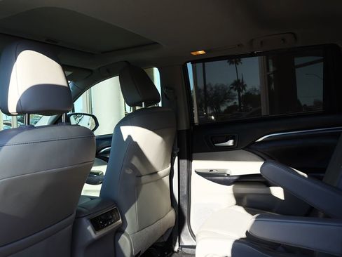 Used 2019 Toyota Highlander Limited image 38