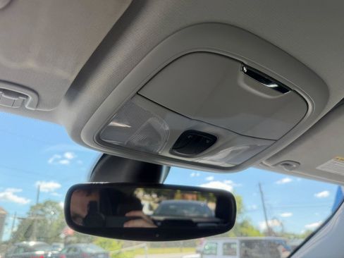 Used 2019 Jeep Cherokee Latitude Plus w/ Comfort/Convenience Group AWD/4WD image 14
