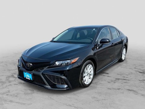 Used 2024 Toyota Camry SE FWD image 1