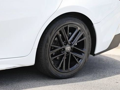 Used 2025 Toyota Camry SE FWD image 6