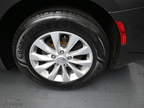 Used 2017 Chrysler Pacifica Touring-L FWD image 19