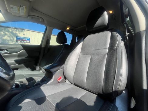 Used 2018 Nissan Rogue SL w/ Premium Package FWD image 17