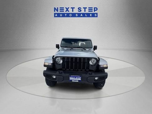 Used 2022 Jeep Gladiator Willys image 2