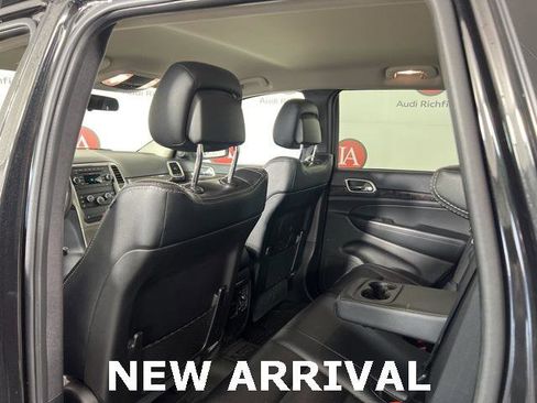 Used 2011 Jeep Grand Cherokee Laredo w/ Trailer Tow Group image 9