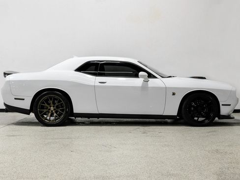 Used 2017 Dodge Challenger R/T Scat Pack RWD image 5