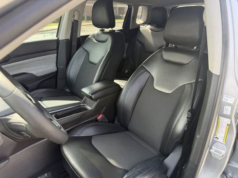 Used 2022 Jeep Compass Latitude image 11