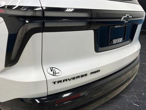 Used 2024 Chevrolet Traverse RS image 36