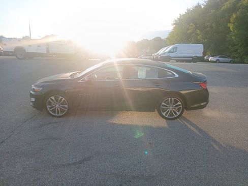 Used 2023 Chevrolet Malibu LT FWD image 2