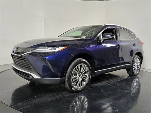 Used 2021 Toyota Venza Limited image 2