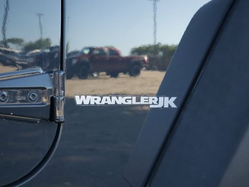 Used 2018 Jeep Wrangler Rubicon w/ Cold Weather Group image 37