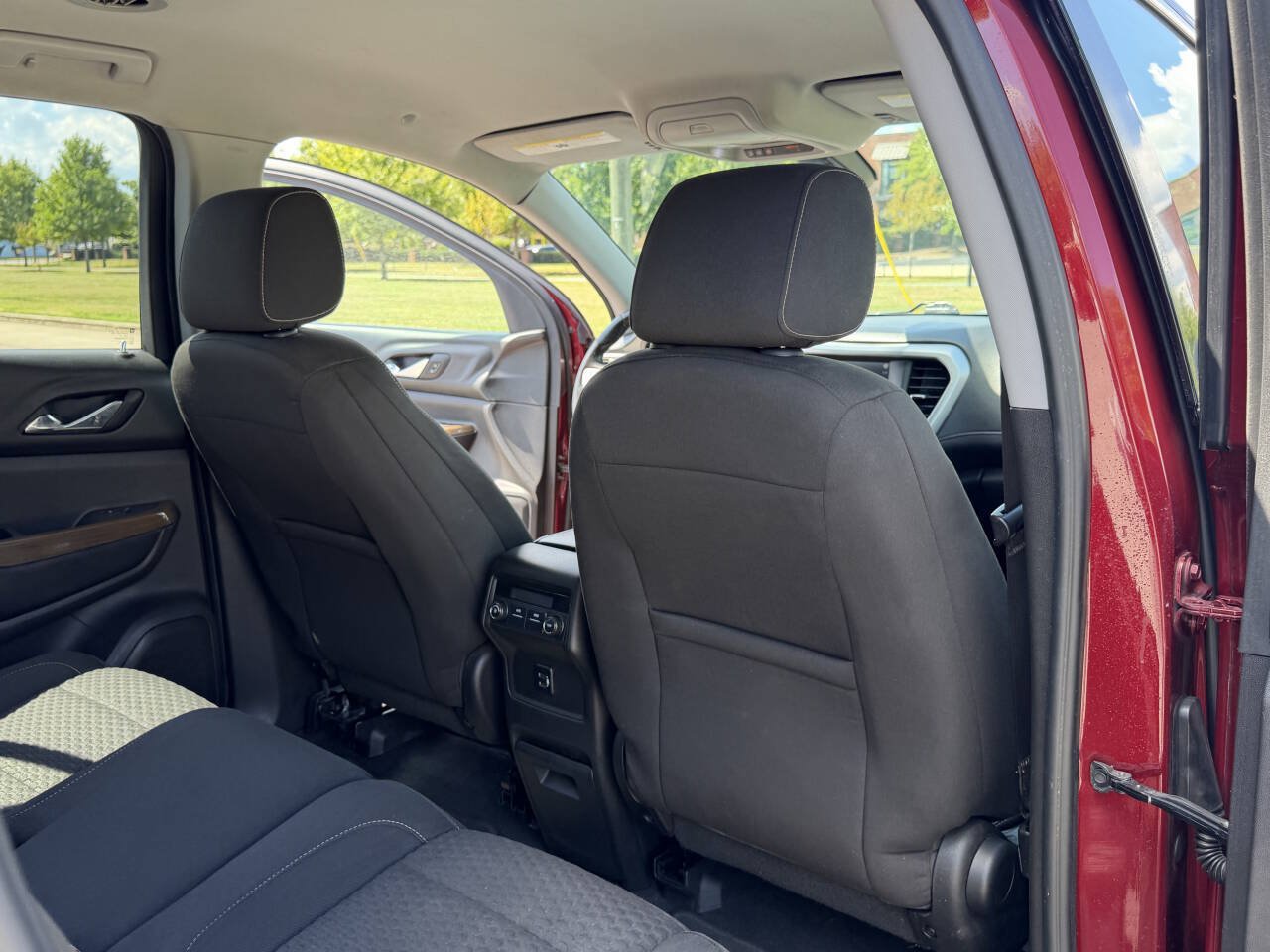 Used 2018 GMC Acadia SLE FWD image 23