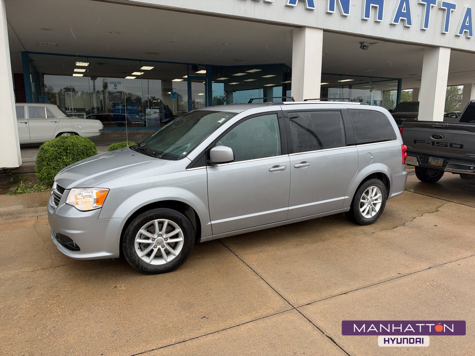 Used 2019 Dodge Grand Caravan SXT FWD image 1