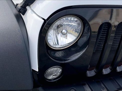 Used 2018 Jeep Wrangler Sport AWD/4WD image 29