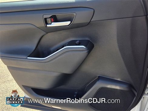 Used 2024 Toyota Highlander XSE image 32