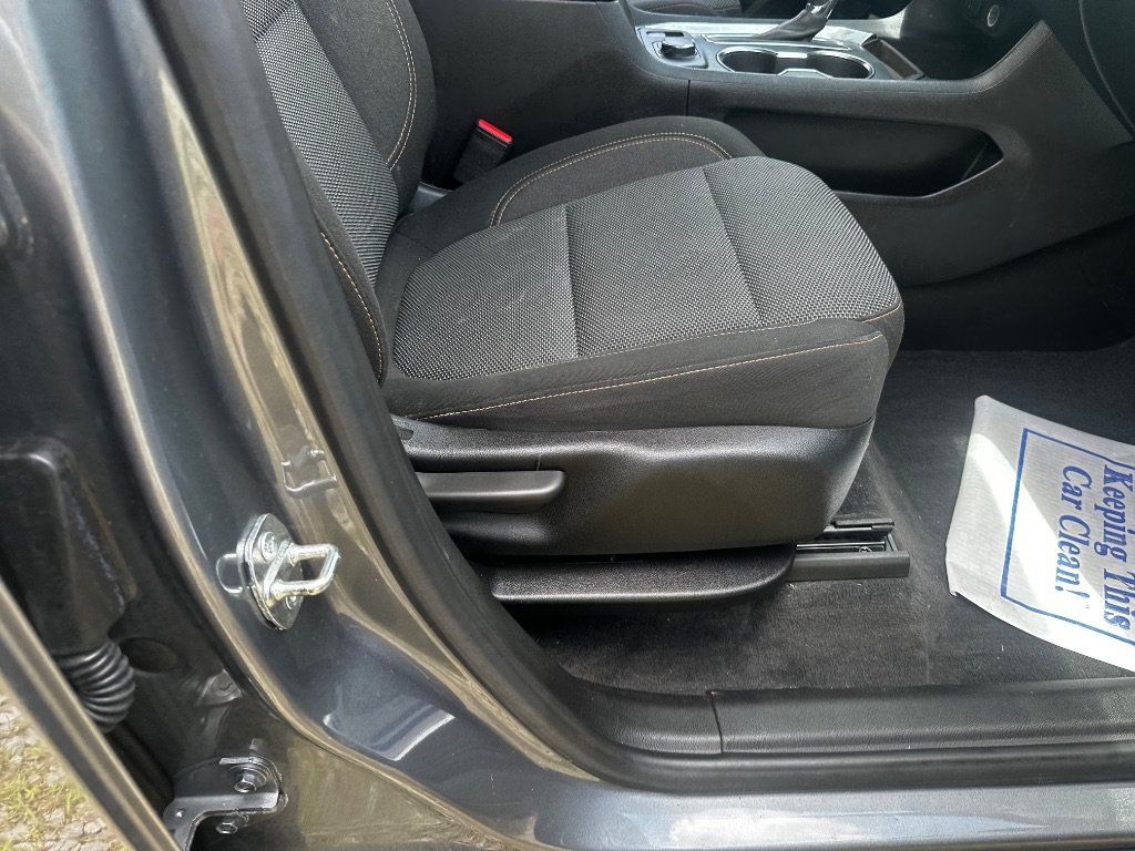 Used 2019 Chevrolet Traverse LT FWD image 29