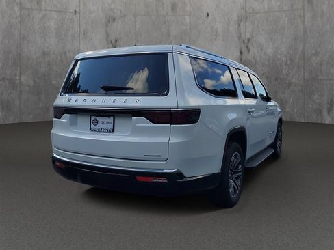 Used 2024 Jeep Wagoneer L Series II RWD image 4