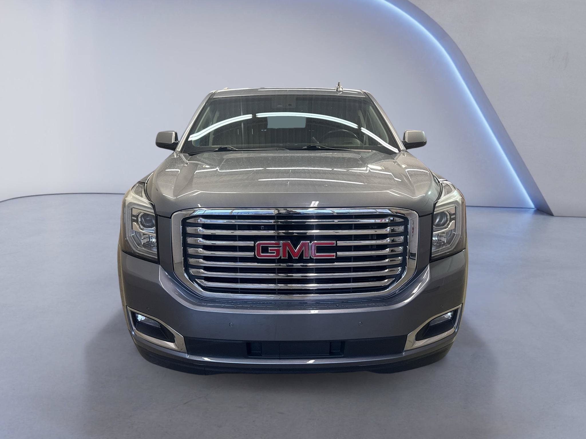 Used 2018 GMC Yukon XL SLT w/ Premium Edition AWD/4WD image 2