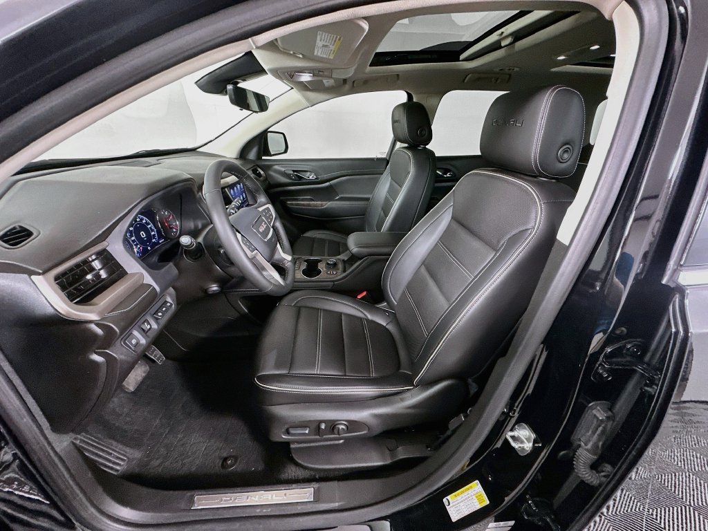 Used 2023 GMC Acadia Denali w/ Denali Ultimate Package FWD image 20