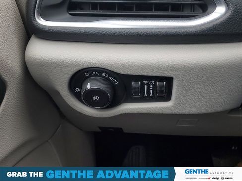 Used 2019 Chrysler Pacifica Limited image 14