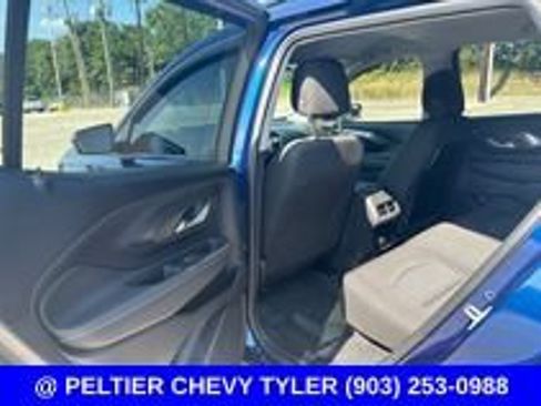 Used 2022 GMC Terrain SLE w/ Driver Convenience Package FWD image 13