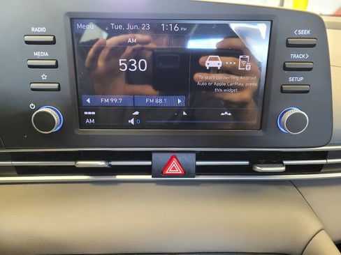 Used 2025 Hyundai Elantra SE FWD image 25