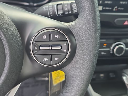 Certified 2025 Kia Soul LX w/ LX Technology Package FWD image 29