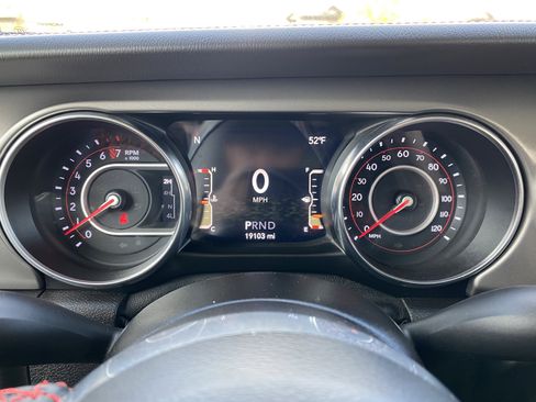 Used 2021 Jeep Gladiator Rubicon image 11