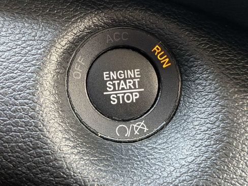 Used 2023 Jeep Cherokee Altitude Lux AWD/4WD image 28