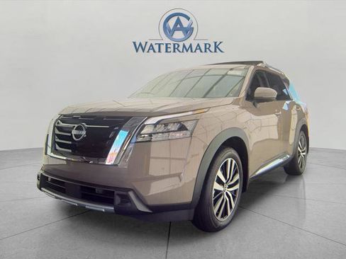 Used 2025 Nissan Pathfinder Platinum w/ Cargo Package AWD/4WD image 1